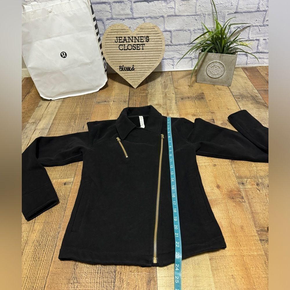 Lululemon Lab Shadow Jacket
Black size 4 - Picture 9 of 14